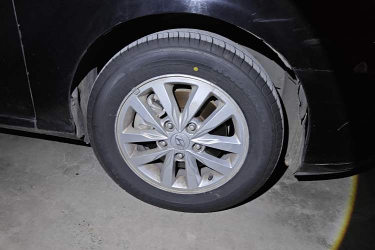Used Hyundai Celesta 2016 1.6L Manual Joy Edition Right Front Wheel Hub