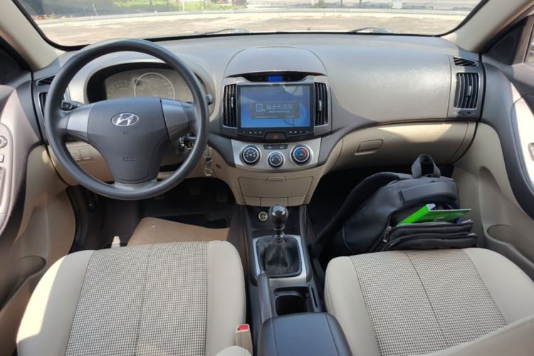 Used Hyundai Celesta 2016 1.6L Manual Jia Yue Sunroof Edition Center Console