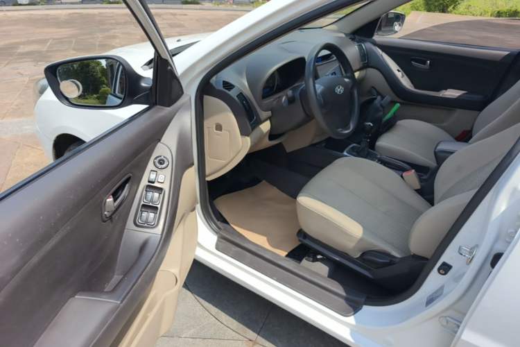 Used Hyundai Celesta 2016 1.6L Manual Jia Yue Sunroof Edition Driver Seat