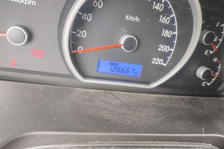 Used Hyundai Celesta 2016 1.6L Manual Joy Edition Odometer Close Up