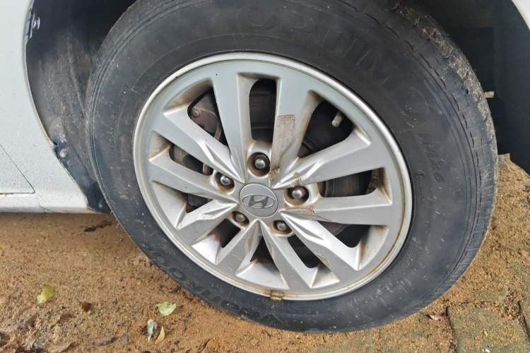Used Hyundai Celesta 2016 1.6L Manual Joy Edition Right Front Wheel Hub