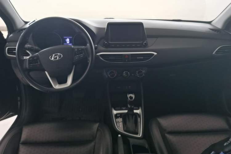 Used Hyundai Celesta 2017 1.6L Automatic Yueshin Edition DLX Center Console