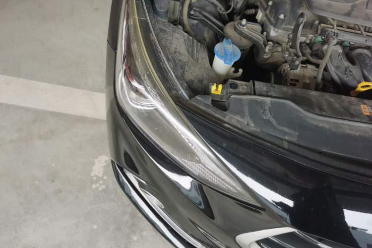 Used Hyundai Celesta 2017 1.6L Automatic Yueshin Edition DLX Right Front Headlight