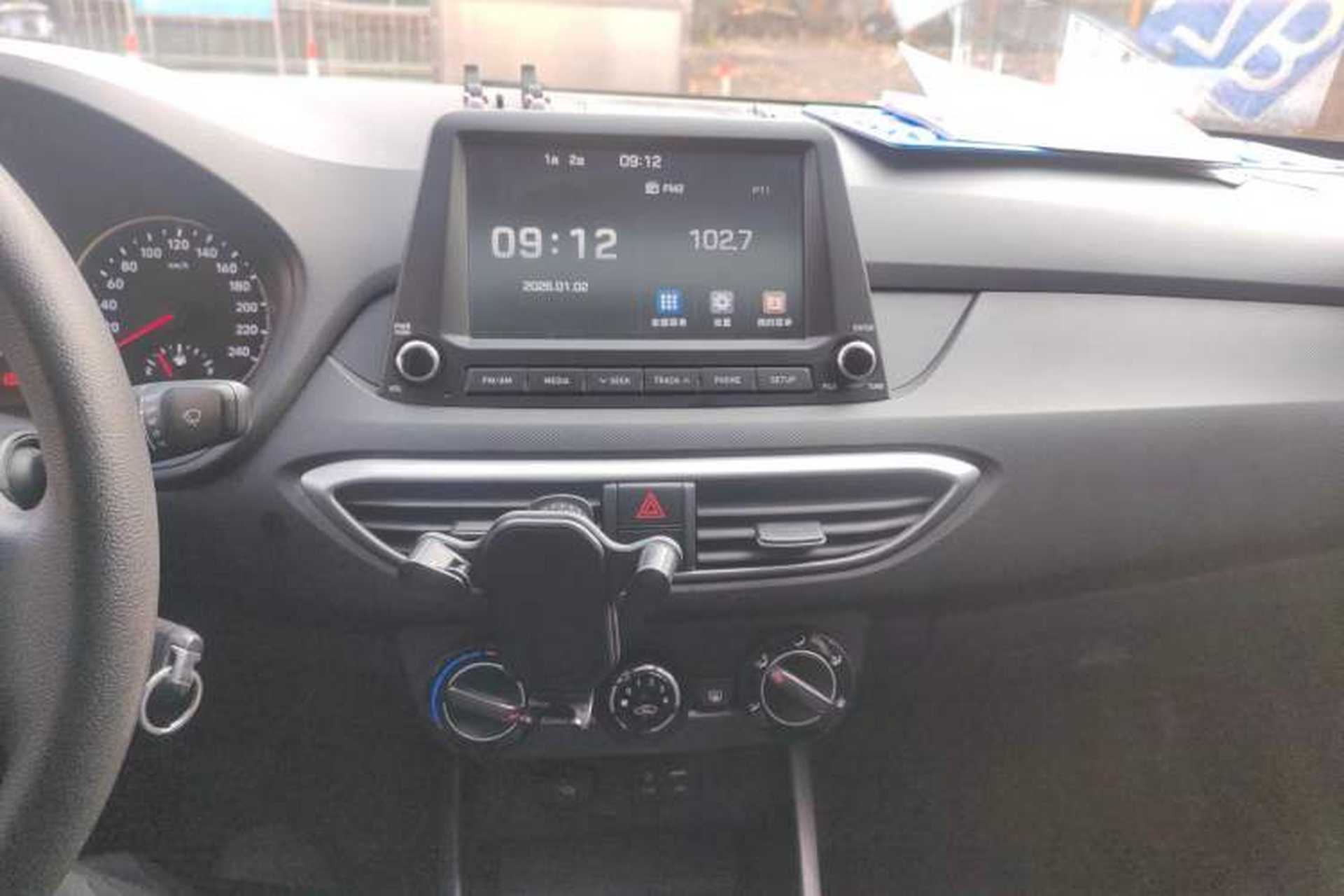 Used Hyundai Celesta 2017 1.6L Automatic Enjoyment Version GLS Audio And AC Panel