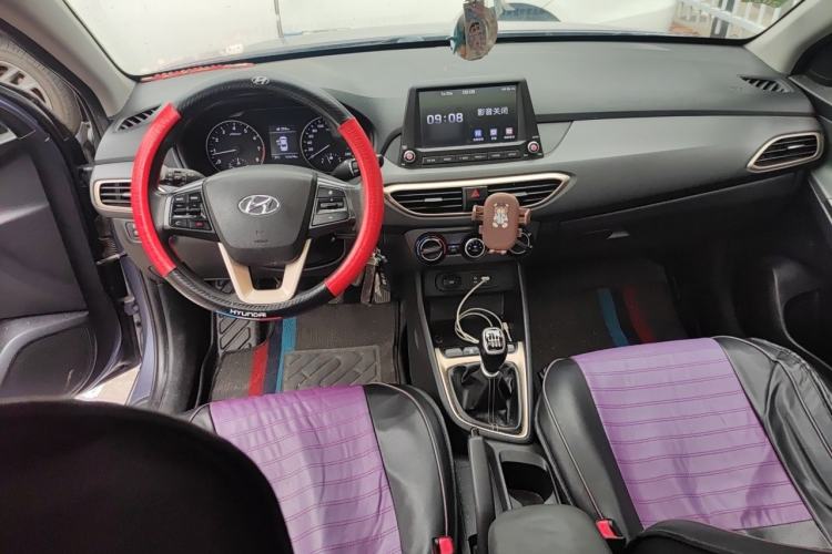 Used Hyundai Celesta 2017 1.6L Manual Joyful Edition DLX Center Console