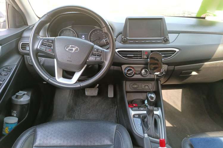 Used Hyundai Celesta 2017 1.6L Automatic Yueshin Edition DLX Center Console