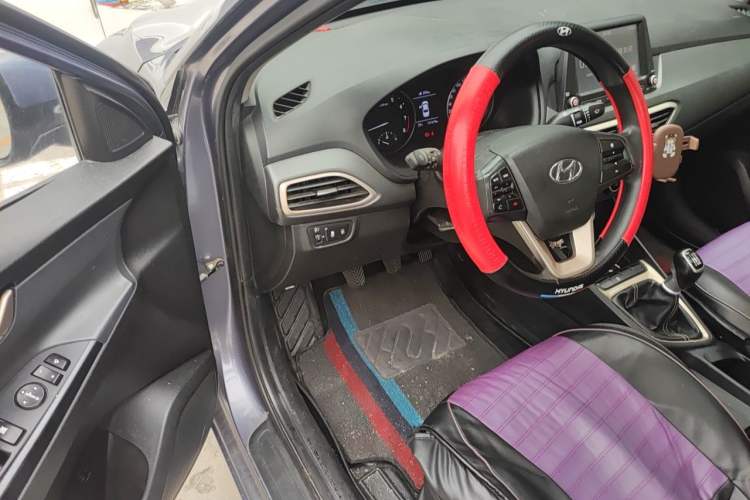 Used Hyundai Celesta 2017 1.6L Manual Joyful Edition DLX Driver Seat