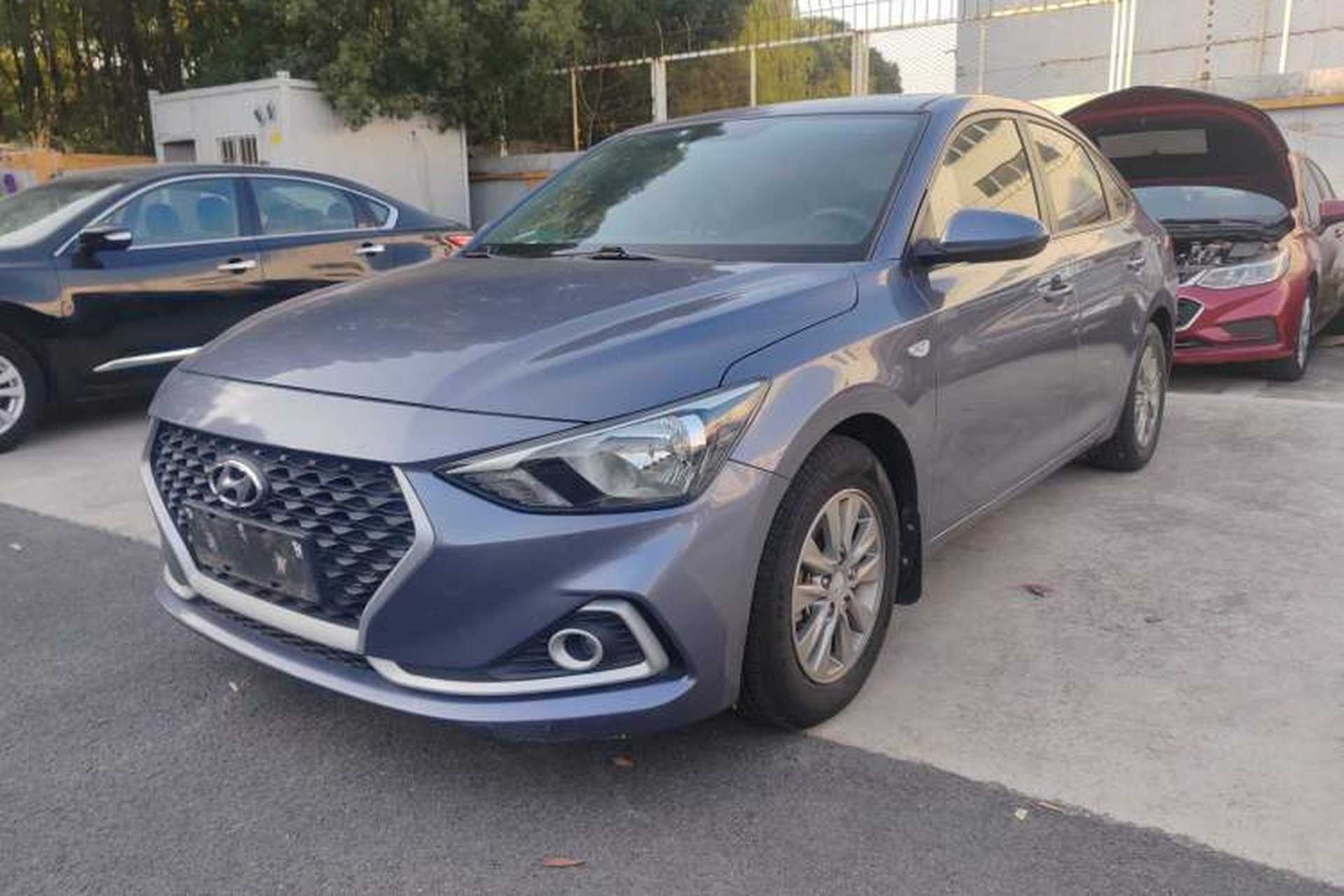 Used Hyundai Celesta 2017 1.6L Automatic Enjoyment Version GLS Front Left 45 Deg