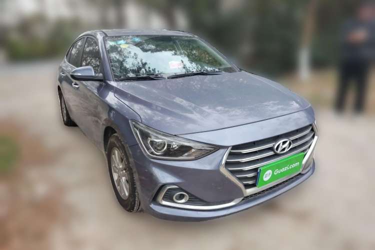 Used Hyundai Celesta 2017 1.6L Manual Joyful Edition DLX Front Right 45 Deg