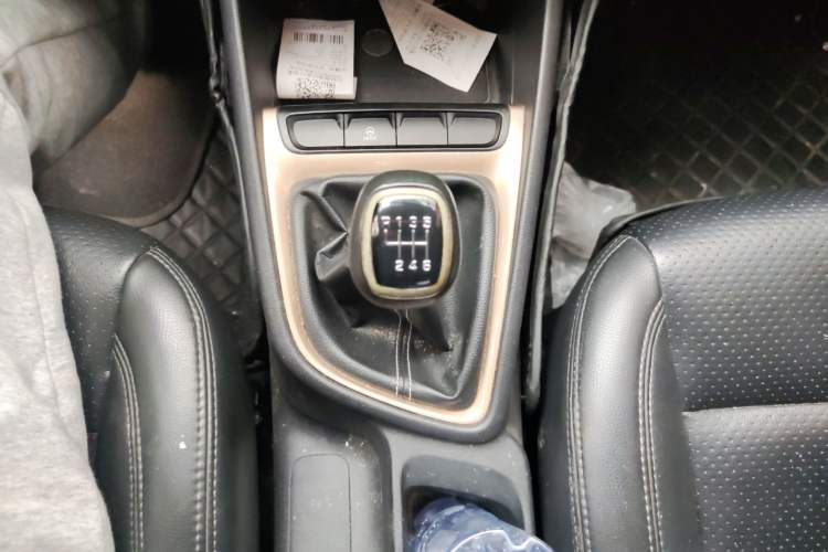 Used Hyundai Celesta 2017 1.6L Manual Joyful Edition DLX Gear Lever