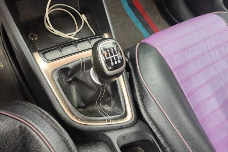 Used Hyundai Celesta 2017 1.6L Manual Joyful Edition DLX Gear Lever