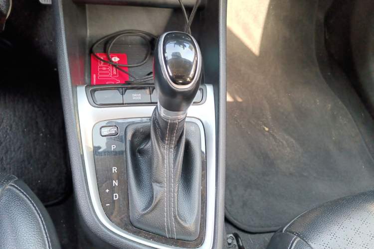 Used Hyundai Celesta 2017 1.6L Automatic Yueshin Edition DLX Gear Lever