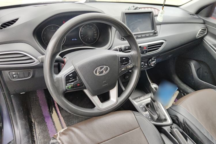 Used Hyundai Celesta 2017 1.6L Automatic Enjoyment Version GLS Interior 3