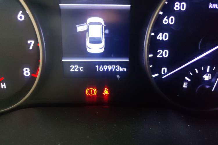 Used Hyundai Celesta 2017 1.6L Manual Joyful Edition DLX Odometer Close Up