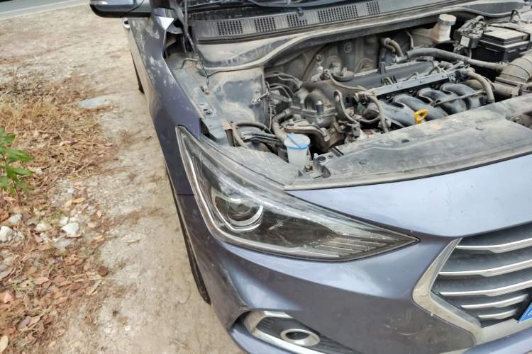 Used Hyundai Celesta 2017 1.6L Manual Joyful Edition DLX Right Front Headlight
