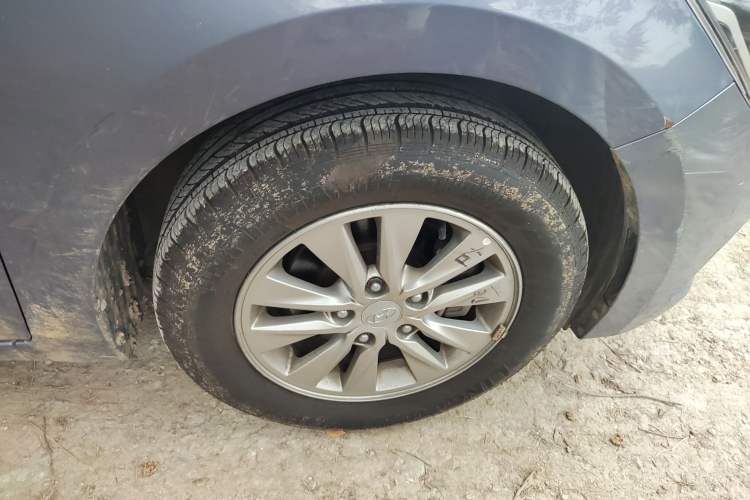 Used Hyundai Celesta 2017 1.6L Manual Joyful Edition DLX Right Front Wheel Hub