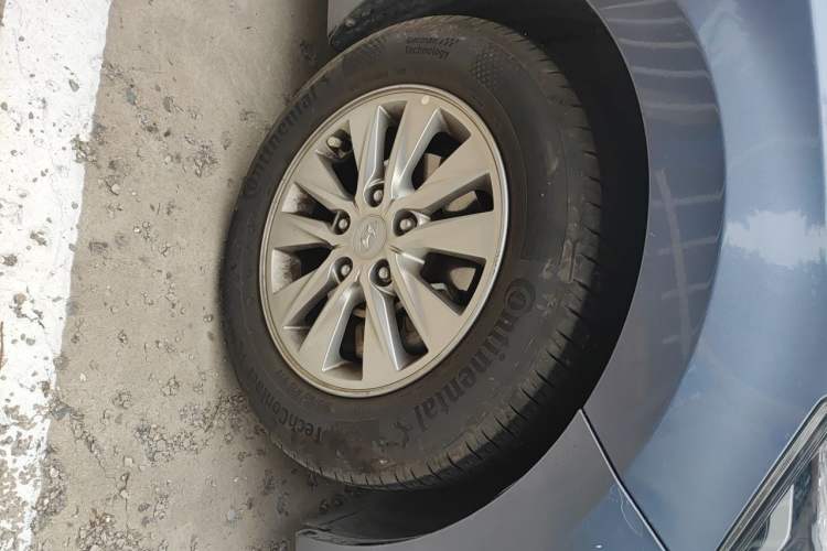 Used Hyundai Celesta 2017 1.6L Manual Joyful Edition DLX Right Front Wheel Hub