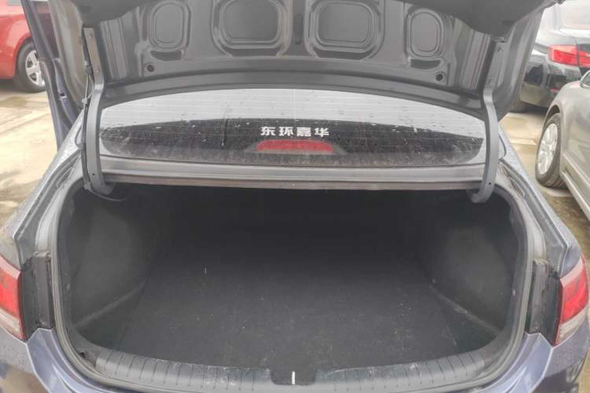 Used Hyundai Celesta 2017 1.6L Automatic Enjoyment Version GLS Trunk