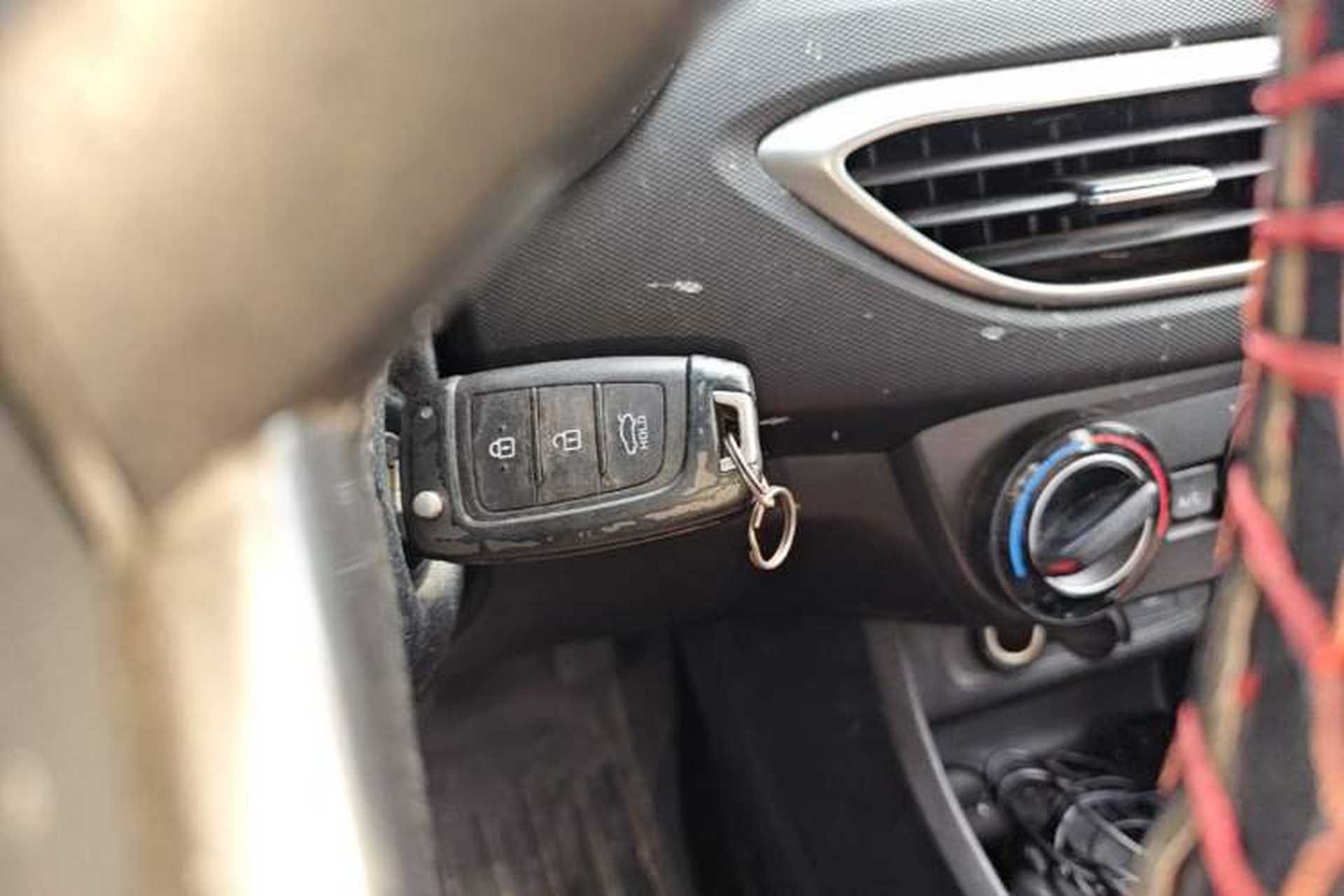 Used Hyundai Celesta 2017 1.6L Automatic Enjoyment Version GLS Vehicle Key