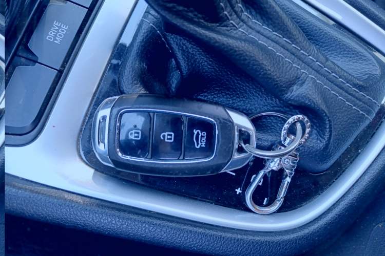 Used Hyundai Celesta 2017 1.6L Automatic Yueshin Edition DLX Vehicle Key
