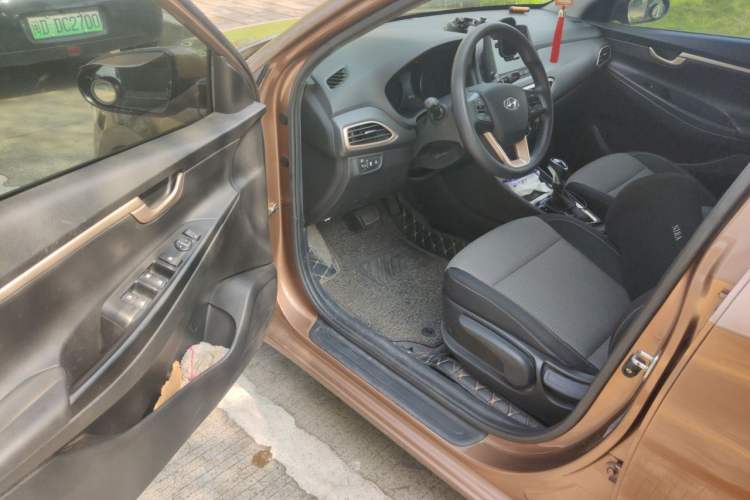 Used Hyundai Celesta 2017 1.6L Automatic Enjoyment Version GLS Driver Seat