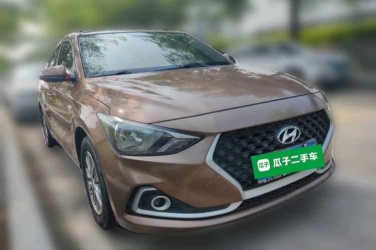 Used Hyundai Celesta 2017 1.6L Automatic Enjoyment Version GLS Front Right 45 Deg