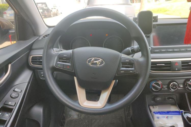 Used Hyundai Celesta 2017 1.6L Automatic Enjoyment Version GLS Steering Wheel