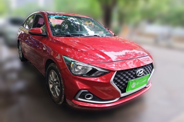 Used Hyundai Celesta 2017 1.6L Automatic Enjoyment Version GLS Front Right 45 Deg