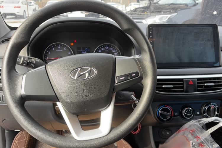 Used Hyundai Celesta 2017 1.6L Manual GL Delight Edition Interior 3