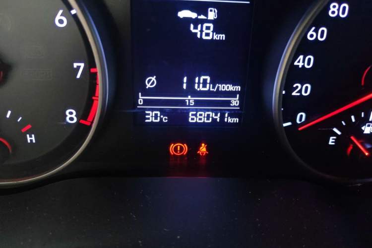 Used Hyundai Celesta 2017 1.6L Automatic Enjoyment Version GLS Odometer Close Up