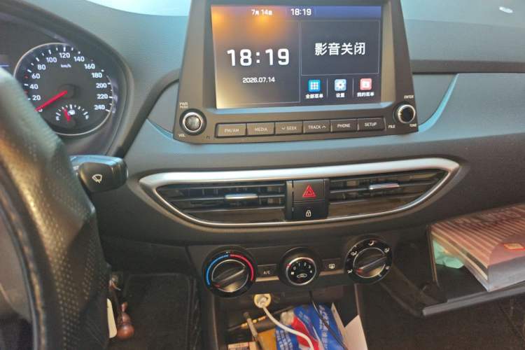 Used Hyundai Celesta 2017 1.6L Automatic Enjoyment Version GLS Audio And AC Panel