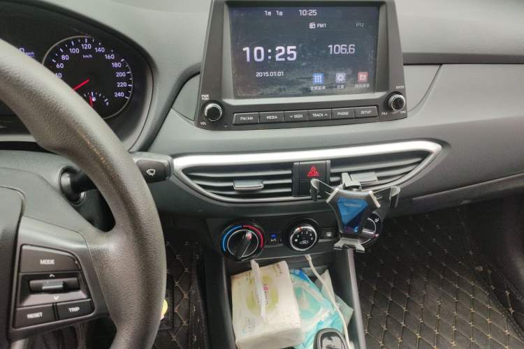Used Hyundai Celesta 2017 1.6L Automatic Enjoyment Version GLS Audio And AC Panel