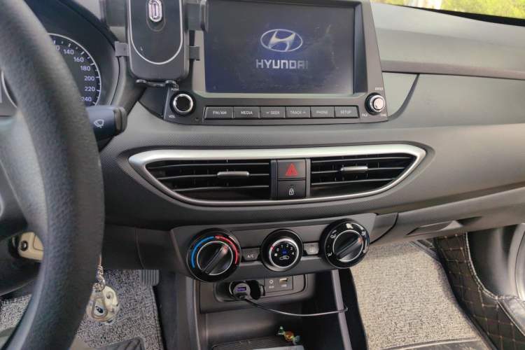 Used Hyundai Celesta 2017 1.6L Automatic Enjoyment Version GLS Audio And AC Panel