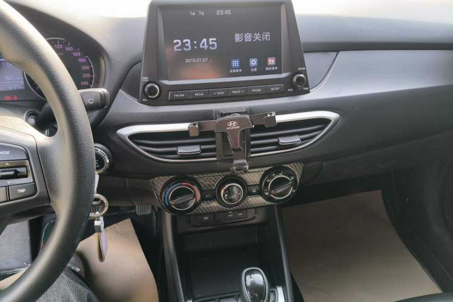 Used Hyundai Celesta 2017 1.6L Automatic Enjoyment Version GLS Audio And AC Panel
