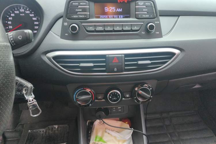 Used Hyundai Celesta 2017 1.6L Manual Enjoyment Edition GLS Audio And AC Panel