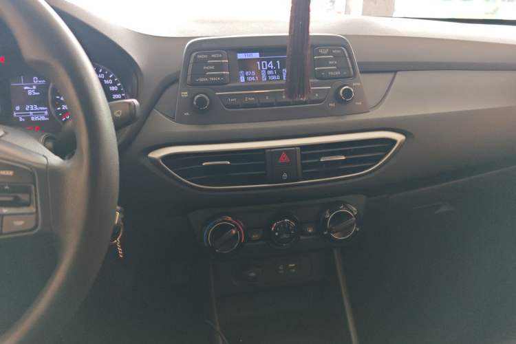 Used Hyundai Celesta 2017 1.6L Manual Enjoyment Edition GLS Audio And AC Panel