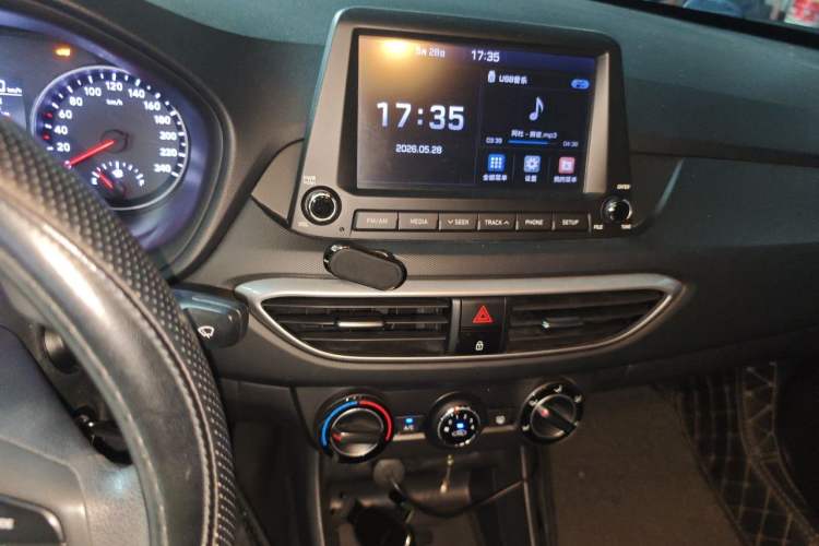 Used Hyundai Celesta 2017 1.6L Automatic Enjoyment Version GLS Audio And AC Panel