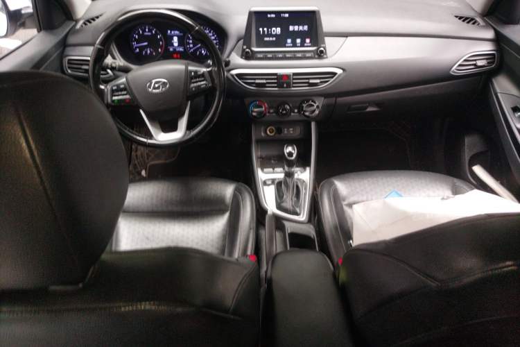 Used Hyundai Celesta 2017 1.6L Automatic Yueshin Edition DLX Audio And AC Panel