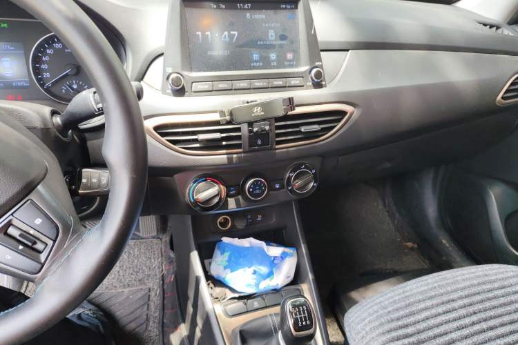 Used Hyundai Celesta 2017 1.6L Manual Joyful Edition DLX Audio And AC Panel