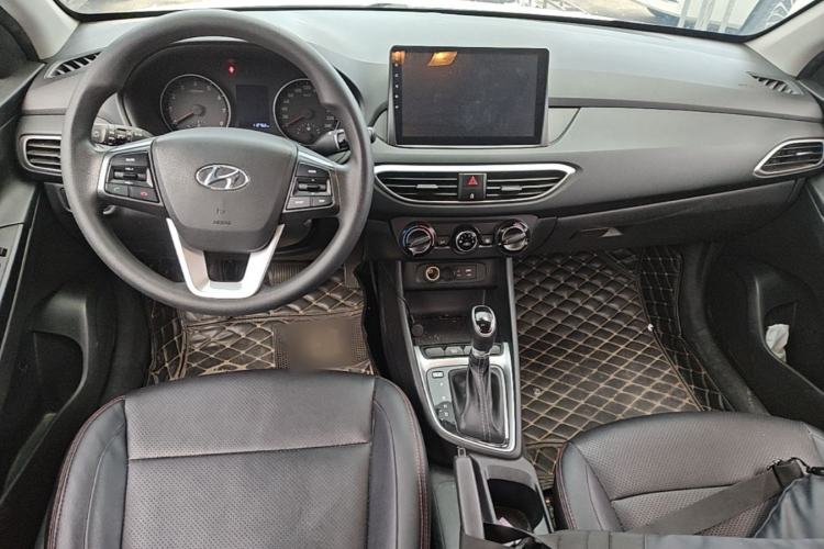 Used Hyundai Celesta 2017 1.6L Automatic Enjoyment Version GLS Center Console