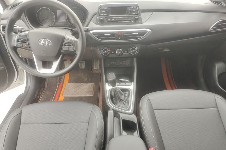 Used Hyundai Celesta 2017 1.6L Manual Enjoyment Edition GLS Center Console