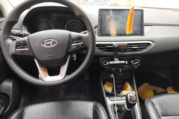 Used Hyundai Celesta 2017 1.6L Manual Enjoyment Edition GLS Center Console