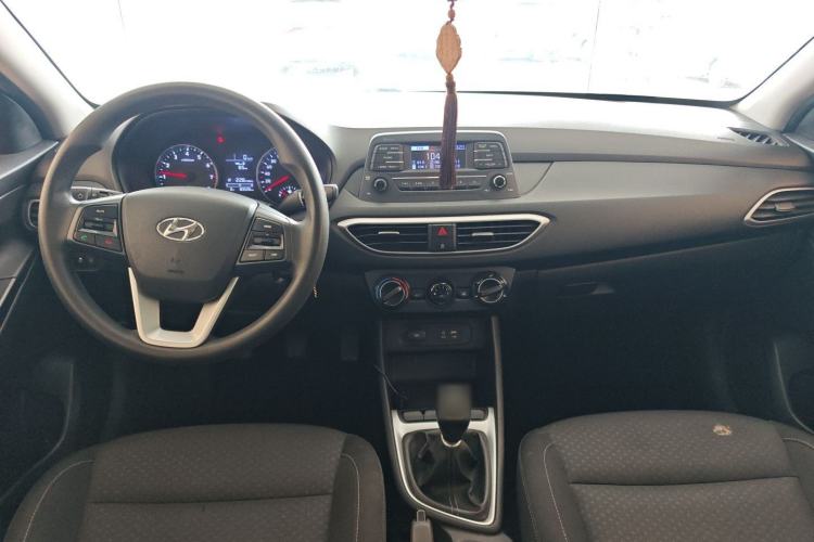 Used Hyundai Celesta 2017 1.6L Manual Enjoyment Edition GLS Center Console