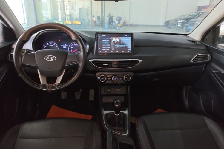 Used Hyundai Celesta 2017 1.6L Manual GL Delight Edition Center Console