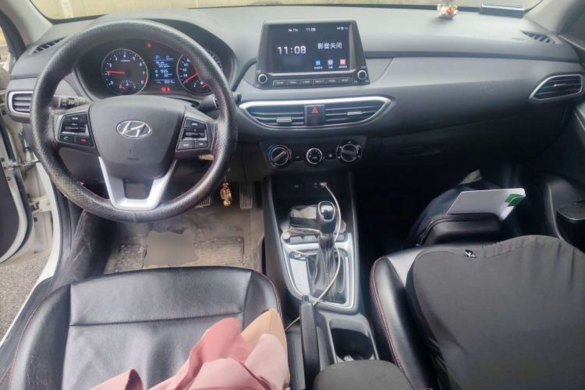 Used Hyundai Celesta 2017 1.6L Automatic Enjoyment Version GLS Center Console