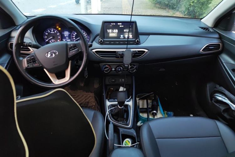 Used Hyundai Celesta 2017 1.6L Manual Joyful Edition DLX Center Console