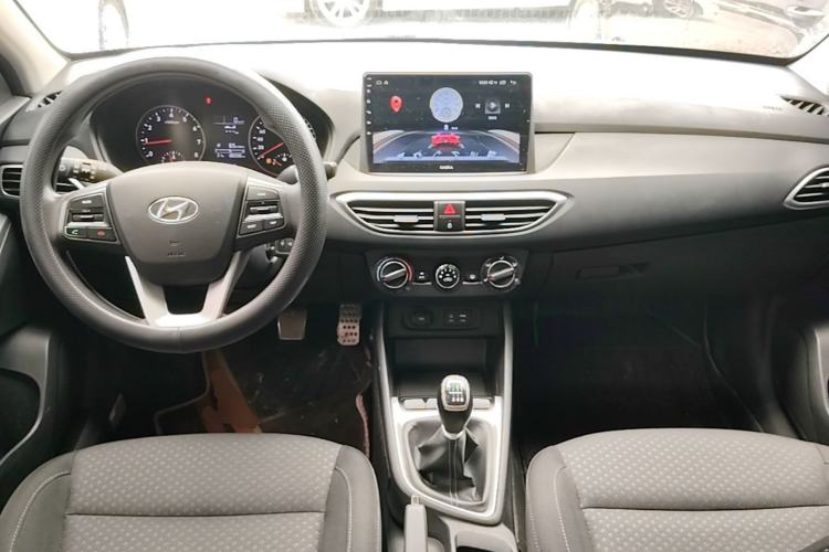 Used Hyundai Celesta 2017 1.6L Manual Enjoyment Edition GLS Center Console