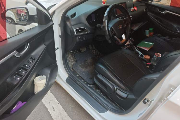 Used Hyundai Celesta 2017 1.6L Automatic Enjoyment Version GLS Driver Seat