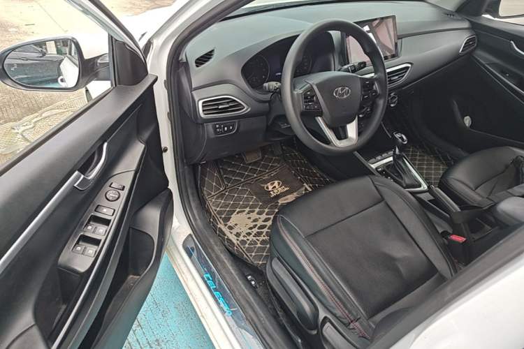 Used Hyundai Celesta 2017 1.6L Automatic Enjoyment Version GLS Driver Seat