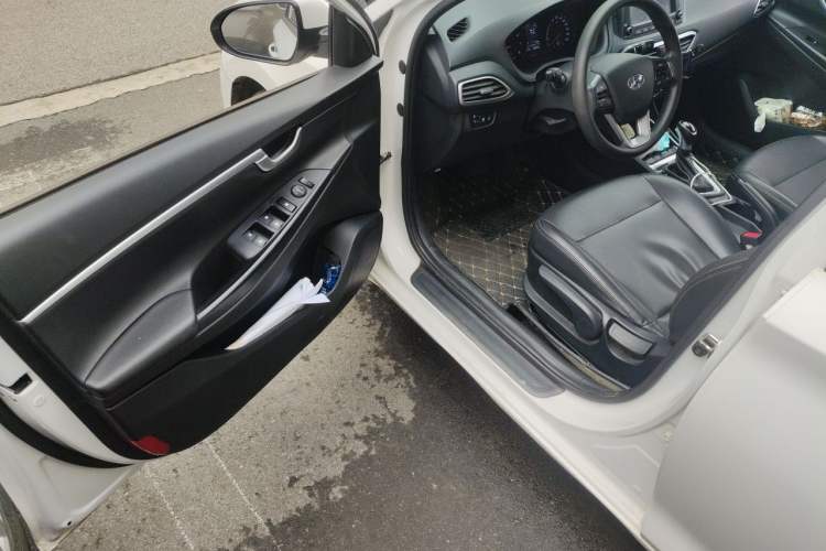 Used Hyundai Celesta 2017 1.6L Automatic Enjoyment Version GLS Driver Seat